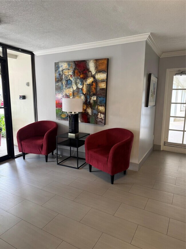 Building Photo - 3000 S Course Dr