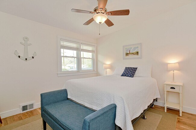Building Photo - WINTER RENTAL: Two Beaches Cottage