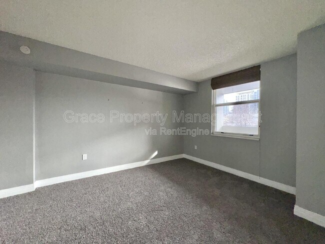 Building Photo - 601 W 11th Ave