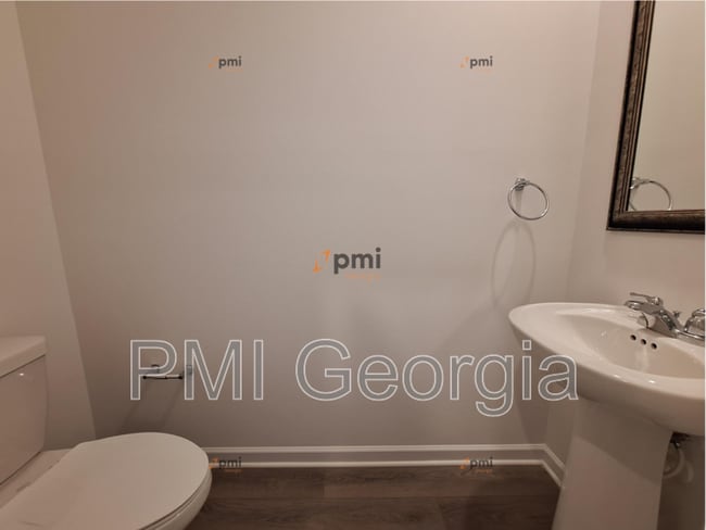 Building Photo - 220 Kenoot Dr