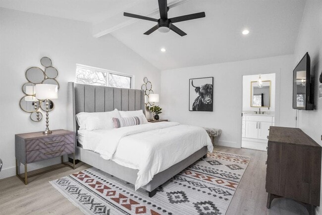 Building Photo - 2001 Wychwood Dr