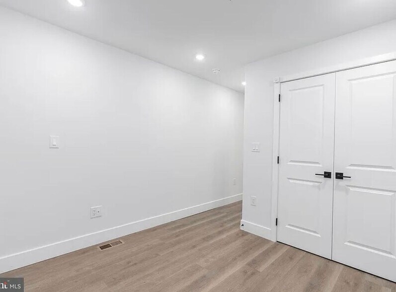 Building Photo - 2055 E Rush St