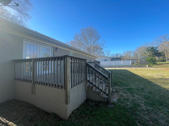 Building Photo - 3 Bedroom 2 Bath Home in Greer  Near Lake ...