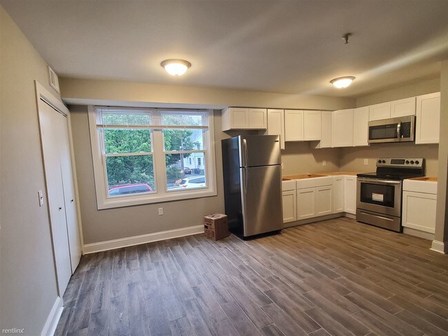 Building Photo - 1 br, 1 bath  - 141 Sheffield Ave 7A