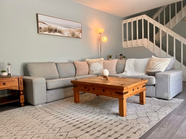 Building Photo - 141 E Riverside Dr