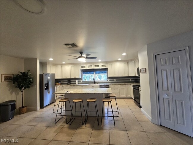 Building Photo - 2309 SW 27th St