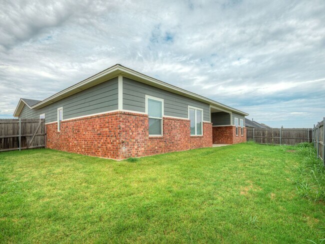 Building Photo - Beautiful New Construction Home in Edmond