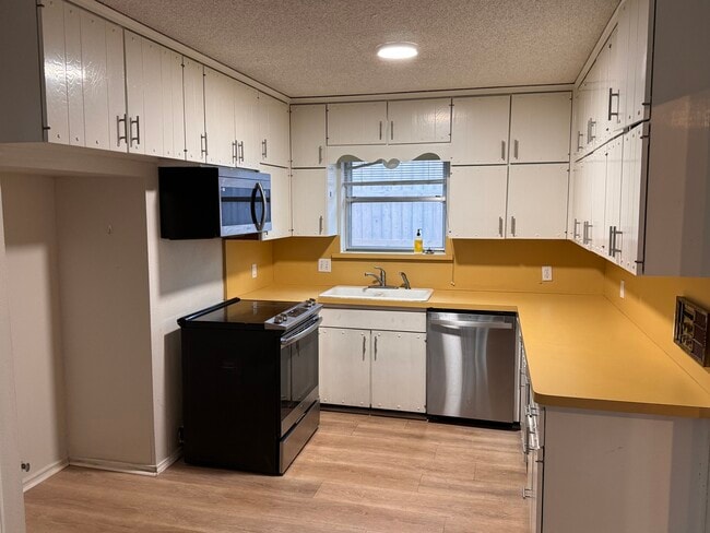Building Photo - 6801 Lancelot Ct