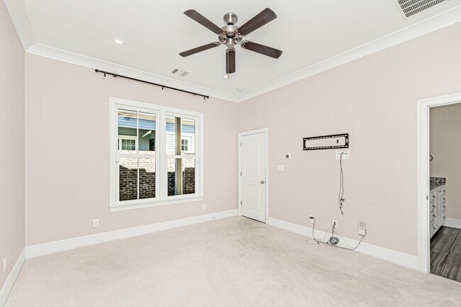 Building Photo - 3 Bedroom House In Rouzan| Community Pool