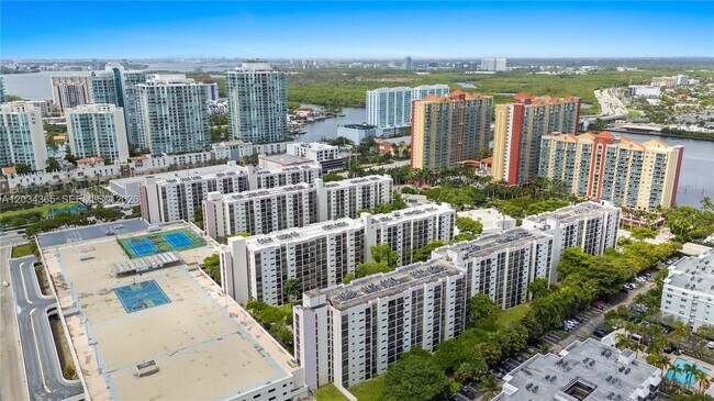 Building Photo - 17021 N Bay Rd