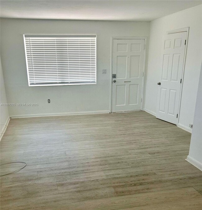 Building Photo - 1313 NE 118th St