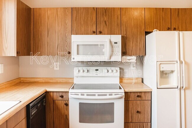Building Photo - 1498 S Bahama St