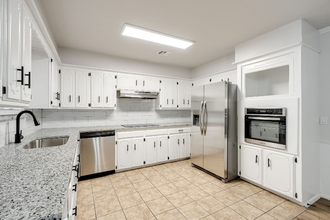 Building Photo - 324 NE 60th St