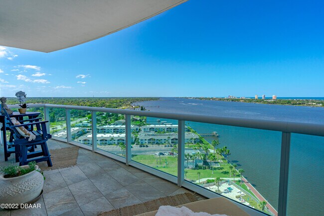 Building Photo - 241 Riverside Dr