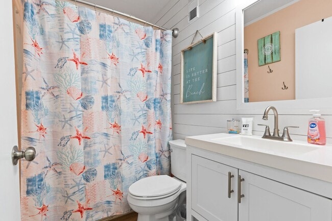 Building Photo - Fully Furnished Beach Front Rental