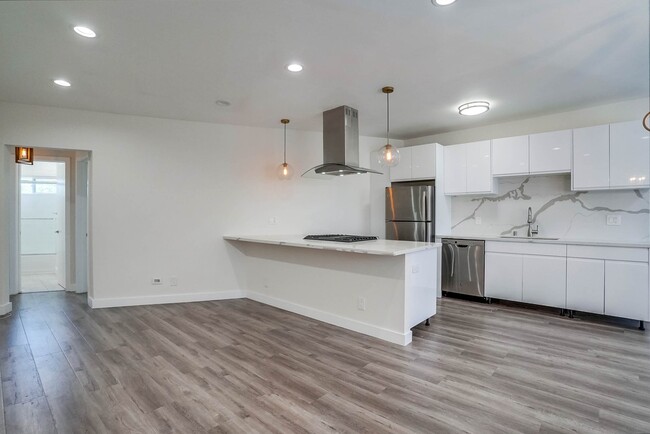 Building Photo - 715 Marlborough Ave