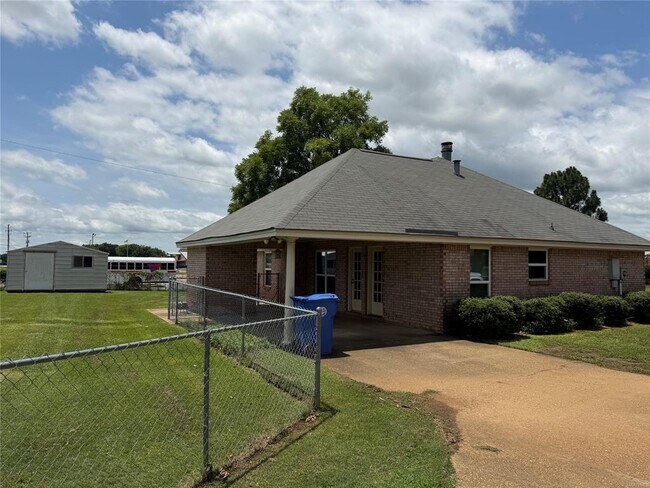 Building Photo - 803 Summer Ln