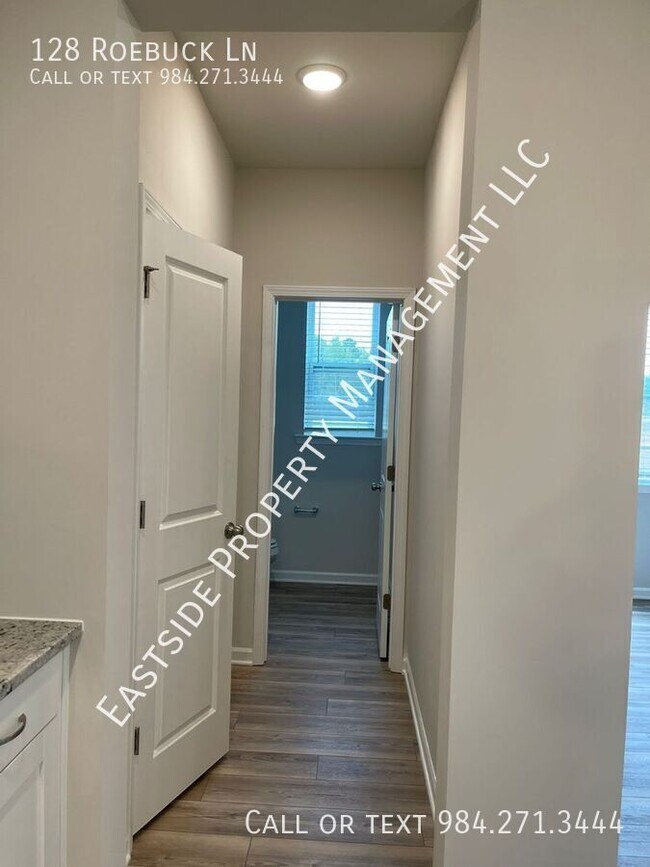 Building Photo - 128 Roebuck Ln