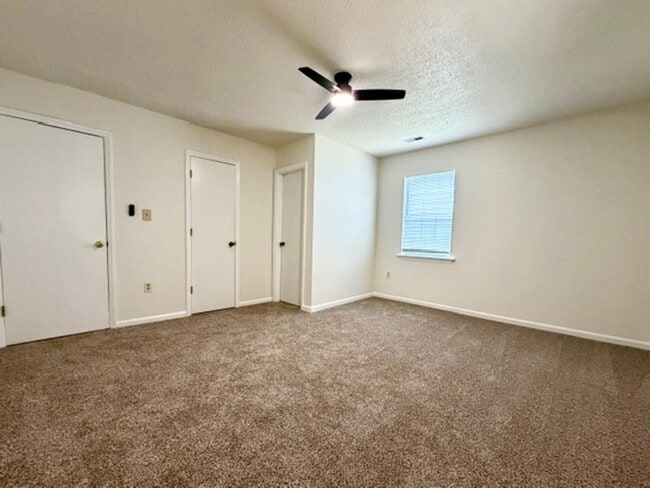 Building Photo - 8231 Meadowdale Ln