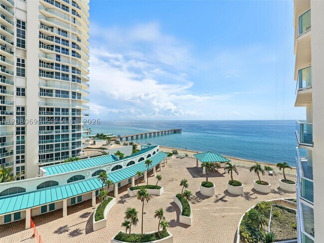 Building Photo - 16445 Collins Ave