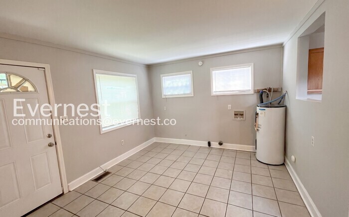 Building Photo - 8504 3rd Ave N