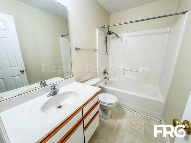 Building Photo - 5160 Deveron St