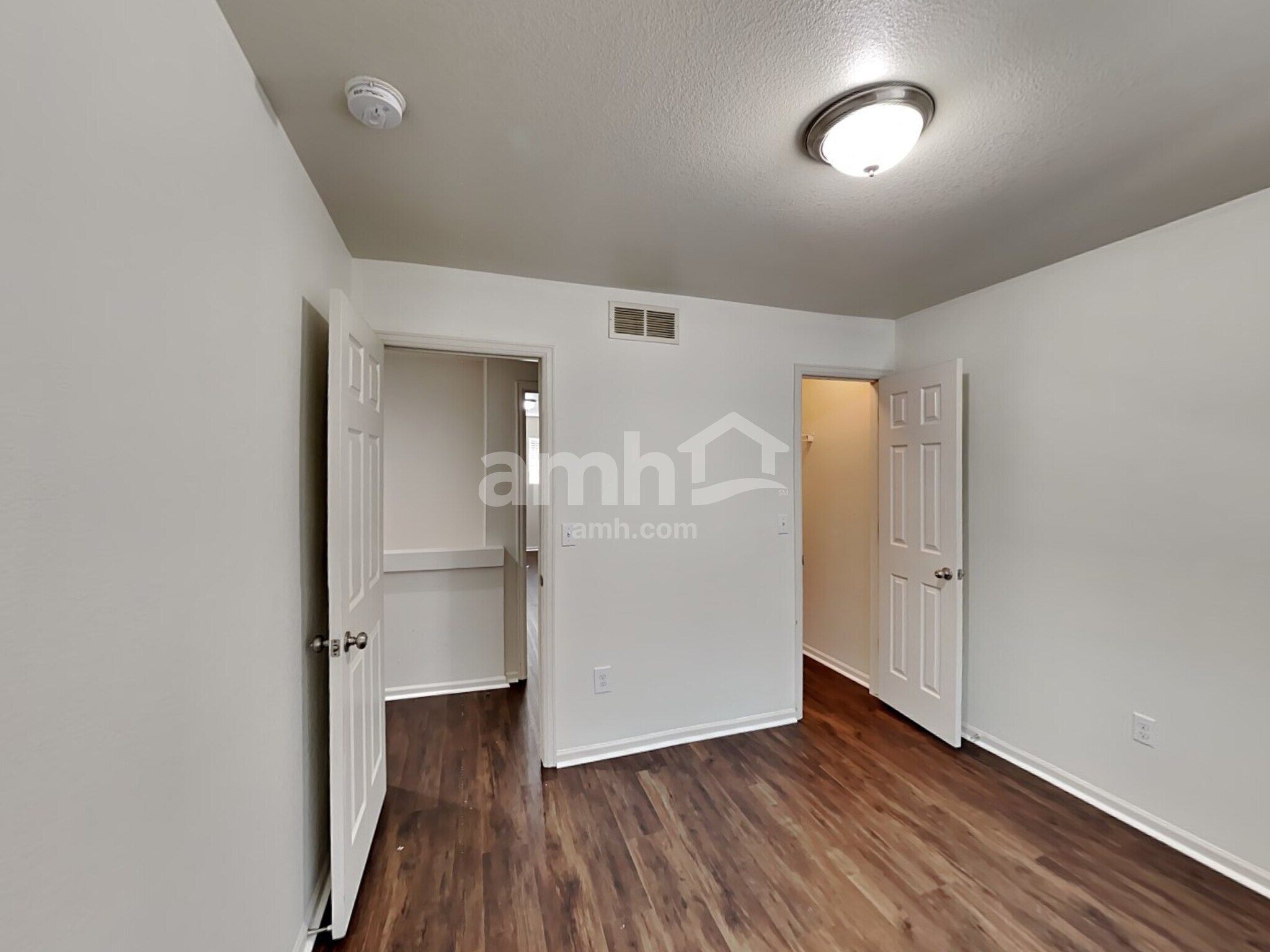 Building Photo - 5561 N Lisbon St