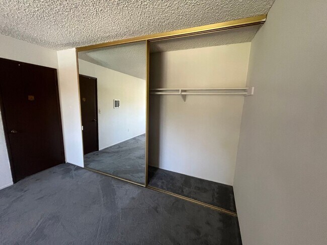 Building Photo - La Jolla Townhome For Rent