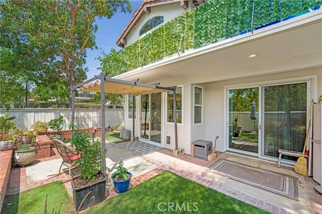 Building Photo - 2 Vía Entrada