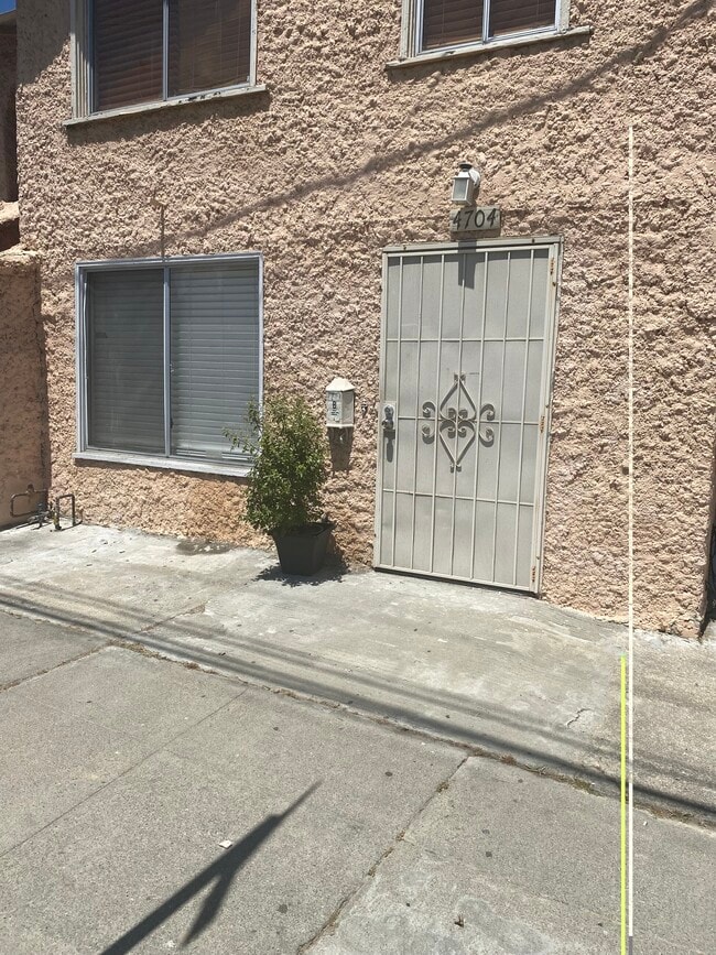 Building Photo - 4704 MacArthur Blvd