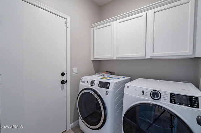 Building Photo - 12614 W Earll Dr