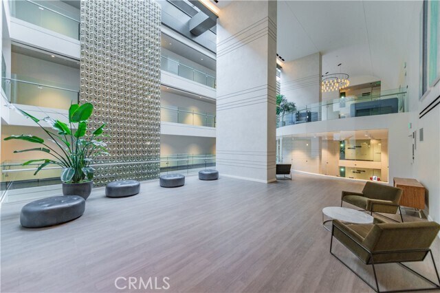 Building Photo - 400 S Broadway