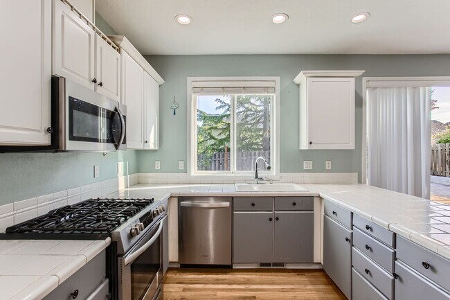 Building Photo - 16789 NW Stoller Dr