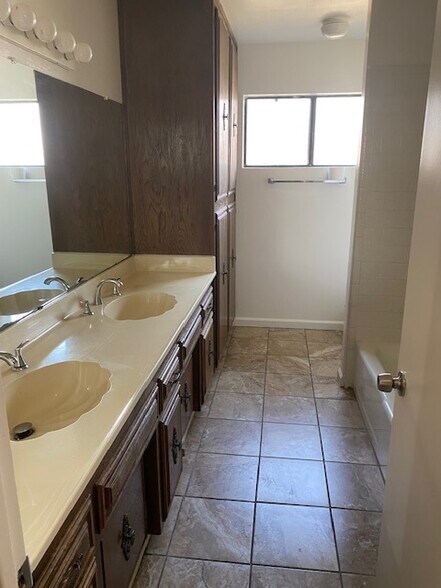 Building Photo - 6405 Landfair Dr