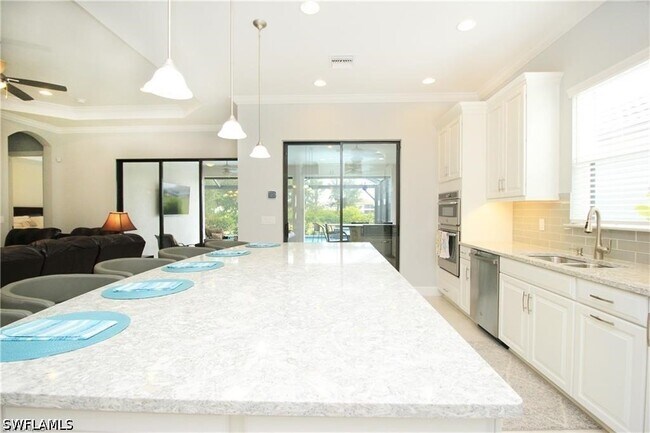 Building Photo - 9456 Montelanico Loop
