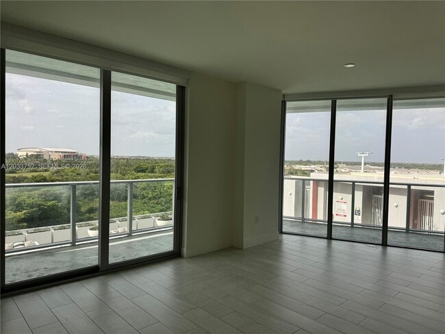 Building Photo - 2000 Metropica Wy