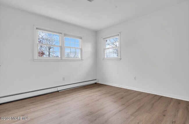 Building Photo - 869 Knight St