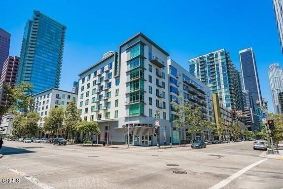 Building Photo - 645 W 9th St