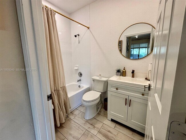 Building Photo - 1420 SE 26th Ave