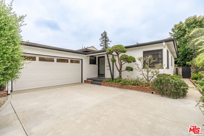 Building Photo - 12800 Stanwood Dr