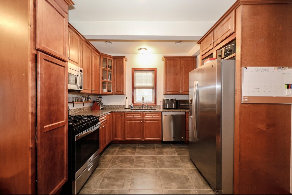 Building Photo - 331 E High St