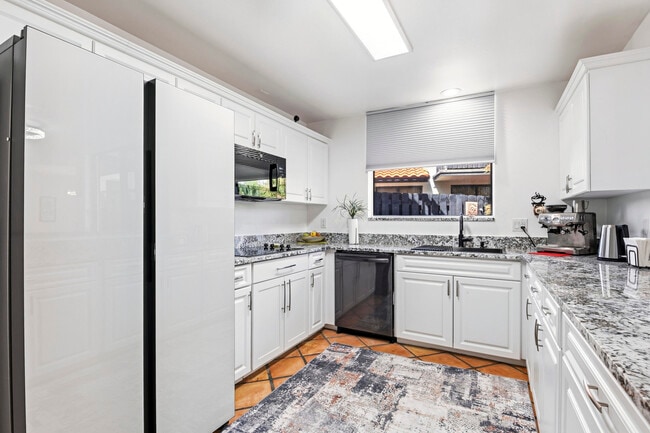 Building Photo - 5887 Fox Hollow Dr