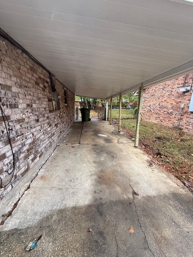 Building Photo - ** 3 Bed 2 Bath located off Virginia Loop ...