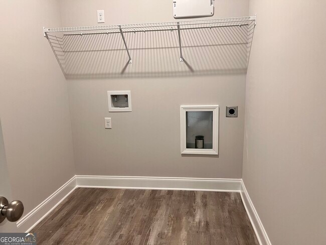 Building Photo - 8024 English Ivy Ct