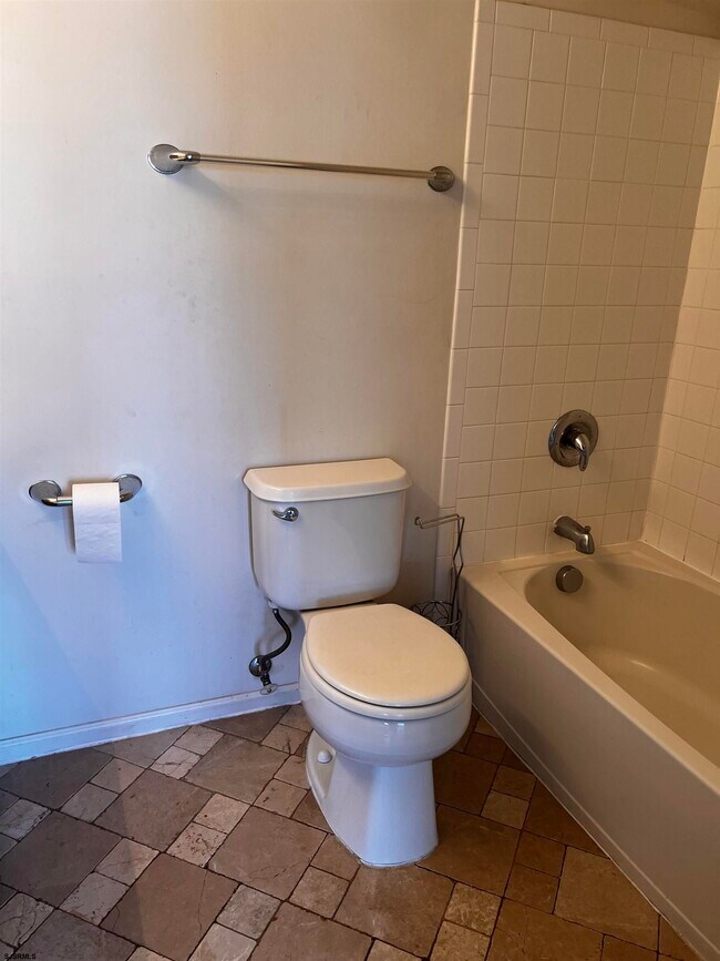 Building Photo - 704 St Thomas Dr