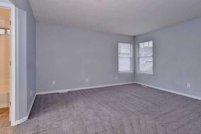Building Photo - Updated Kiln Creek Home