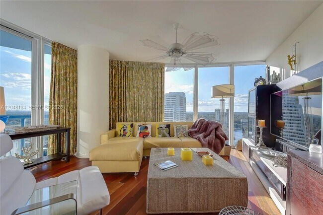 Building Photo - 333 Las Olas Way
