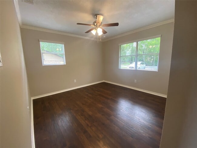 Building Photo - 518 Big Deer Dr