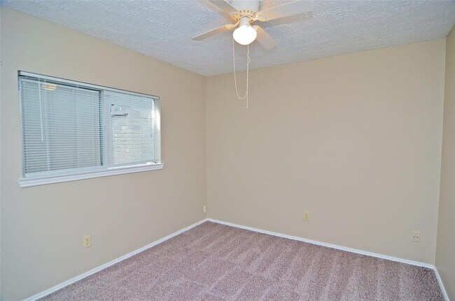 Building Photo - 745 Otter Creek Dr
