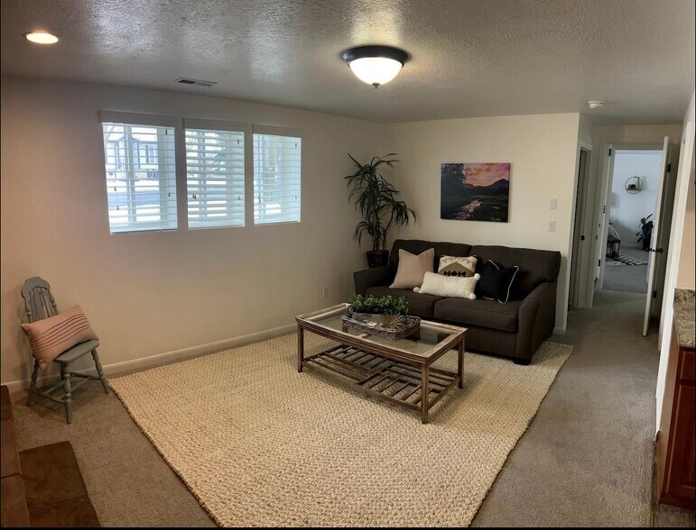 Primary Photo - 1746 N 600 E